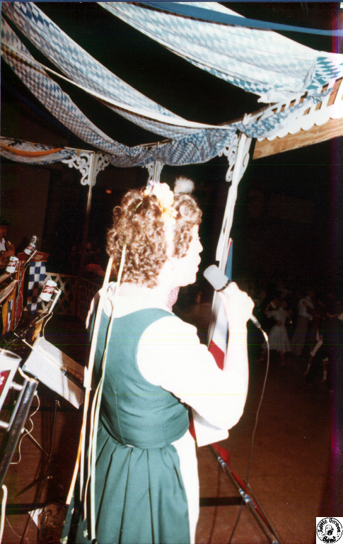 1979 09 23 08 marching through Georgia-Helen that is Joan Otto sings.jpg
